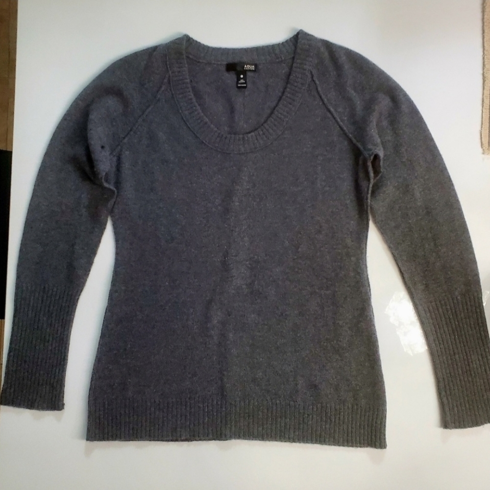 AQUA 100% Cashmere Sweater. SIZE L